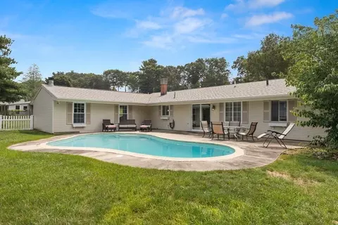 12 Blackstone St, Peabody, MA 01960