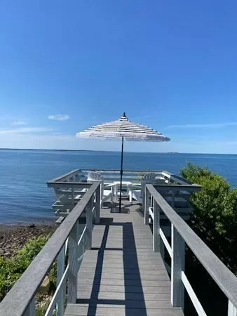 82 Bay Shore Dr, Plymouth, MA 02360