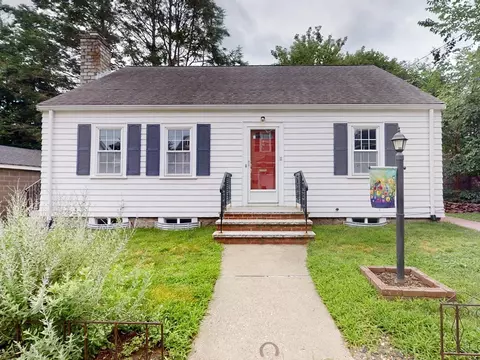 11 Naviens Ln, Waltham, MA 02453