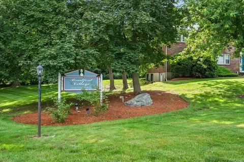 1 Myles Standish Dr #4, Haverhill, MA 01835