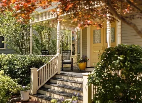 17 Lancaster St, Cambridge, MA 02140