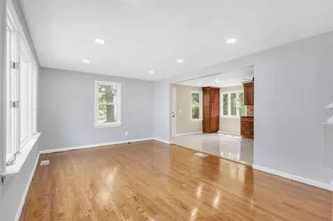 182 Lucerne Rd, Springfield, MA 01119 photo 2