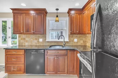 182 Lucerne Rd, Springfield, MA 01119 photo 9
