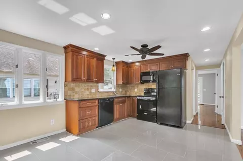 182 Lucerne Rd, Springfield, MA 01119 photo 5