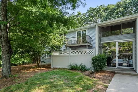 19 Village Hill Ln #5, Natick, MA 01760