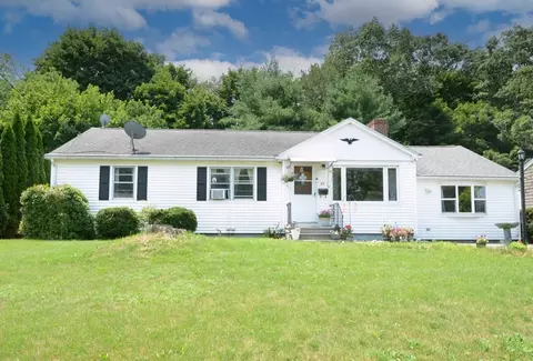 42 Hillside Ave, Webster, MA 01570