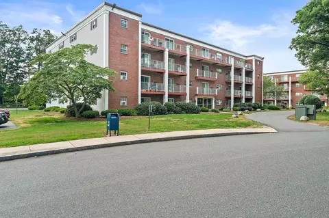 26 Greentree Ln #22, Weymouth, MA 02190