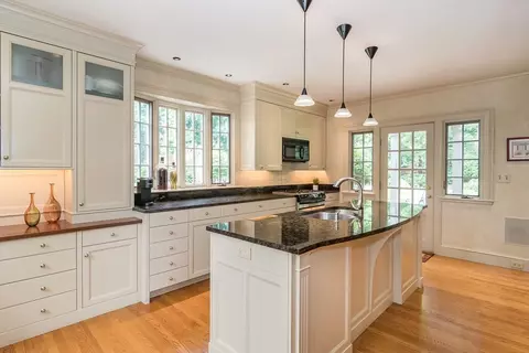 34 Bancroft Rd, Wellesley, MA 02481 photo 4