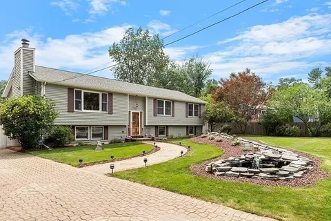 70 Idlewild Rd, Tewksbury, MA 01876