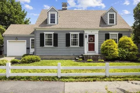 7 Puritan Rd, Beverly, MA 01915