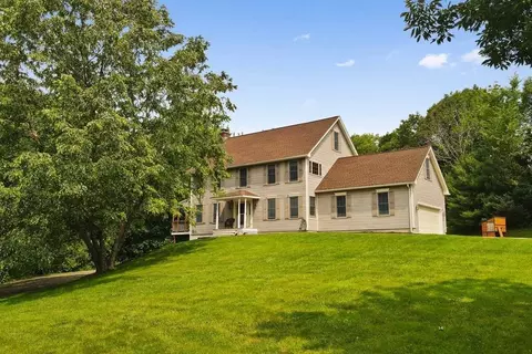60 New Braintree Rd, Oakham, MA 01068