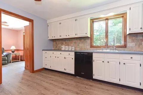11 Thomas St, Ashland, MA 01721 photo 12