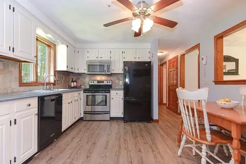 11 Thomas St, Ashland, MA 01721 photo 9