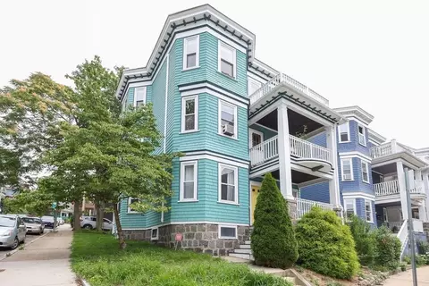 20 Forest Hills St #2, Boston, MA 02130