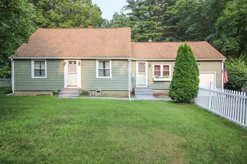 16 Arnold Rd, Sturbridge, MA 01518