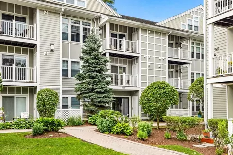 1100 Vfw Pkwy #105, Boston, MA 02132