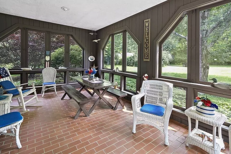  98 Plain St, Middleboro, MA 02346 photo 14