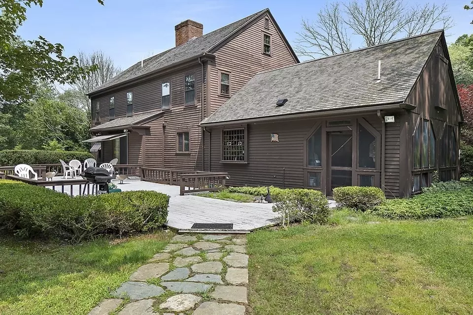  98 Plain St, Middleboro, MA 02346 photo 3