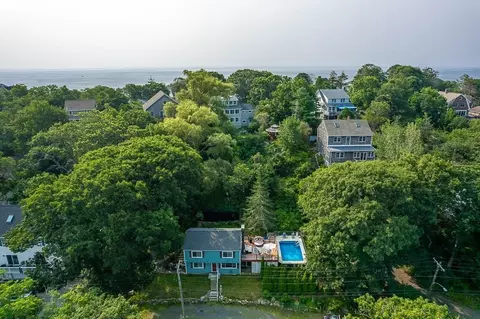133 Thatcher Rd, Gloucester, MA 01930