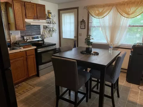 98-100 Pinevale St, Springfield, MA 01151 photo 4