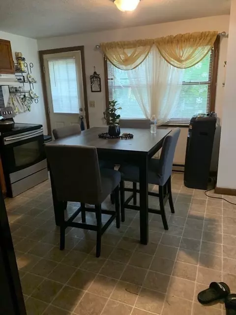 98-100 Pinevale St, Springfield, MA 01151 photo 7