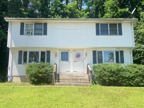 98-100 Pinevale St, Springfield, MA 01151 photo 3