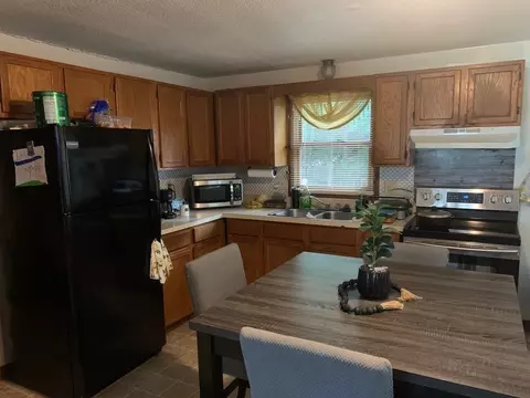 98-100 Pinevale St, Springfield, MA 01151 photo 6