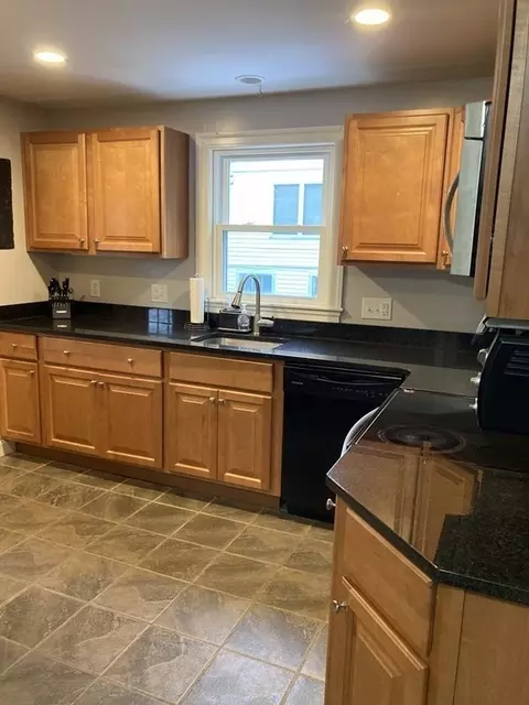 103 Whitmarsh Ave, Worcester, MA 01606 photo 9