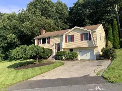 10 Nottingham Ln, Haverhill, MA 01835