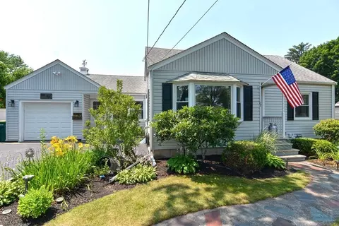 17 Crescent Ave, North Attleboro, MA 02760