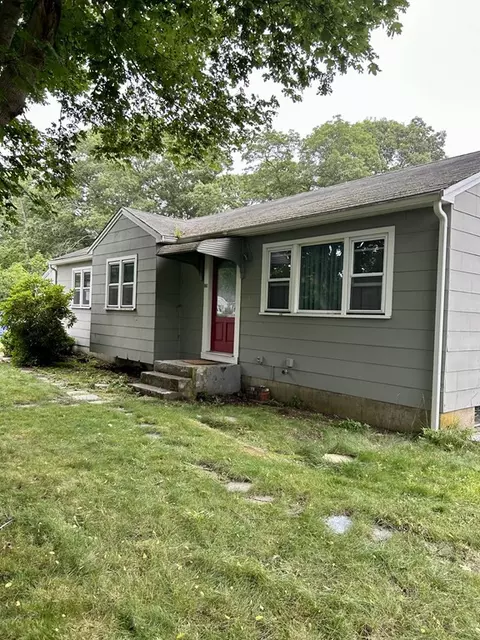 80 Seacoast Shores Blvd, Falmouth, MA 02536