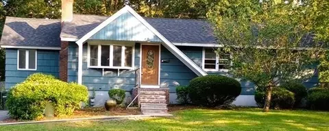 30 Riverneck Rd, Chelmsford, MA 01824