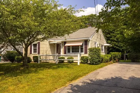 104 Turnpike St, Easton, MA 02375