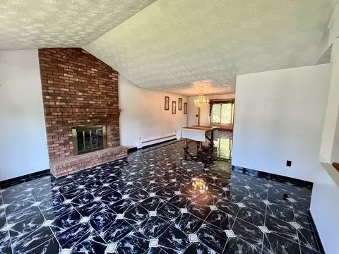 68 Derry Rd, Methuen, MA 01844 photo 2