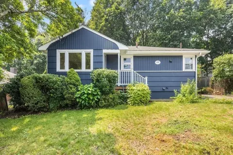 114 Lake St, Waltham, MA 02451