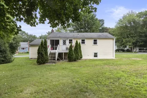 14 Conifer Dr, Walpole, MA 02081 photo 4