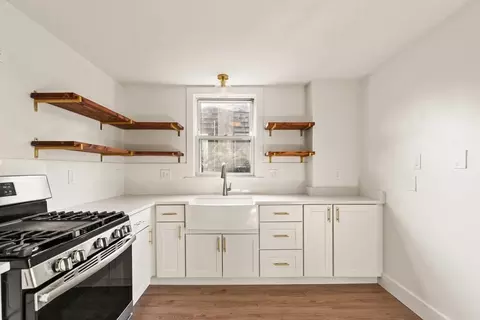 13 Osgood St #1, Salem, MA 01970
