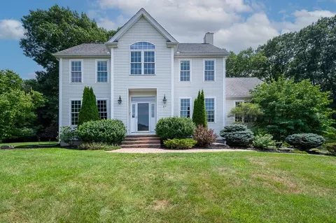 27 Rockwell Dr, Shrewsbury, MA 01545