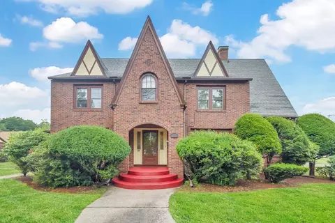 63 Park Edge Ave, Springfield, MA 01108