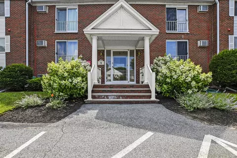 25 Clarks Rd #1-301, Amesbury, MA 01913