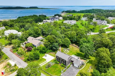 52 Wentworth Ln, Chatham, MA 02650