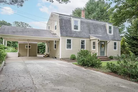 2 Delphic Pl, Dartmouth, MA 02747