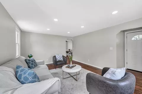 81 Cherokee Dr, Springfield, MA 01109 photo 6