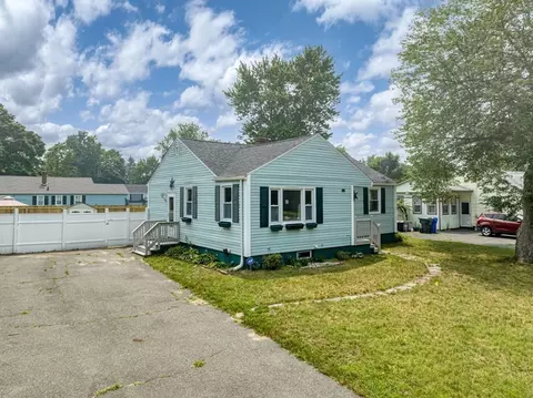 81 Cherokee Dr, Springfield, MA 01109 photo 2