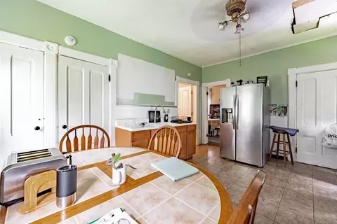 102 Thompson St, Springfield, MA 01109 photo 8