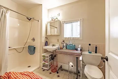 102 Thompson St, Springfield, MA 01109 photo 9