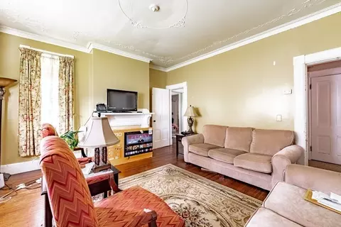 102 Thompson St, Springfield, MA 01109 photo 5