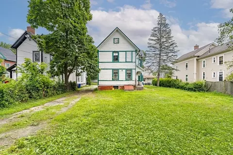 102 Thompson St, Springfield, MA 01109 photo 2