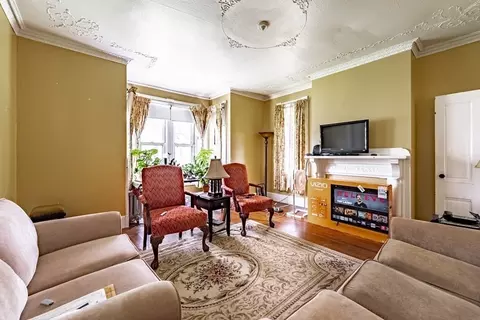 102 Thompson St, Springfield, MA 01109 photo 4