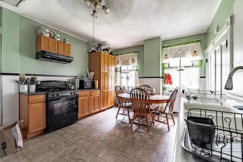 102 Thompson St, Springfield, MA 01109 photo 6